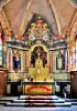 高い祭壇と教会の祭壇画（©J.E）